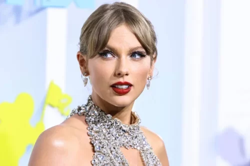 Taylor Swift Net Worth, Age + Biography